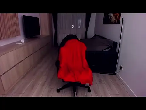 Snapshot of MarisMuscle chatting on 03/06/25, 07:43 MarisMuscle online show from 03/06/25, 07:43