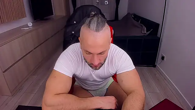 Snapshot of MarisMuscle chatting on 03/07/25, 07:16 MarisMuscle online show from 03/07/25, 07:16