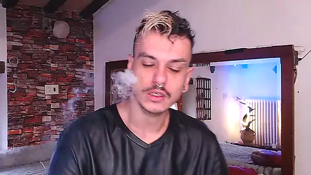 Snapshot of cek_186 chatting on 03/21/25, 09:45 cek 186 online show from 03/21/25, 09:45