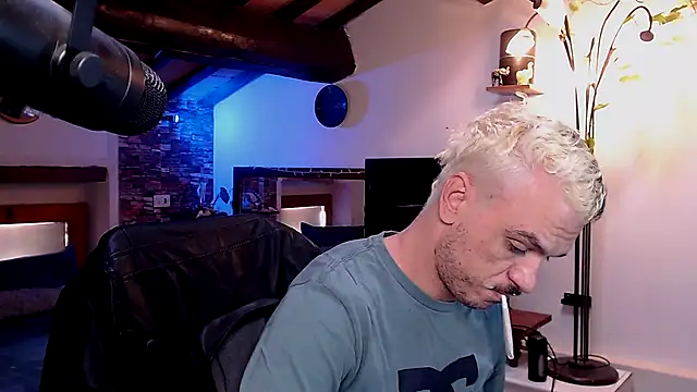 Snapshot of cek_186 chatting on 10/10/25, 07:29 cek 186 online show from 10/10/25, 07:29