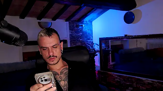 Snapshot of cek_186 chatting on 10/25/25, 08:03 cek 186 online show from 10/25/25, 08:03