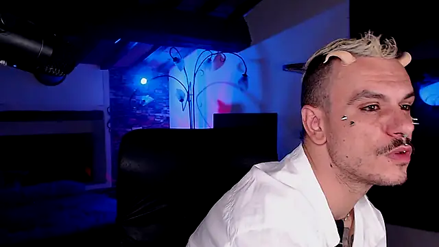 Snapshot of cek_186 chatting on 10/31/25, 09:16 cek 186 online show from 10/31/25, 09:16