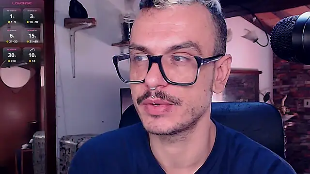 Snapshot of cek_186 chatting on 11/04/25, 10:14 cek 186 online show from 11/04/25, 10:14