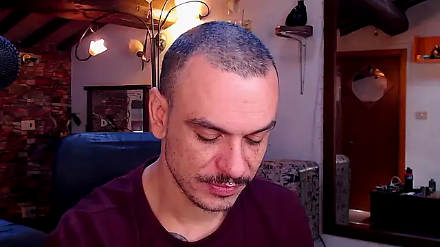 Snapshot of cek_186 chatting on 11/05/25, 09:42 cek 186 online show from 11/05/25, 09:42