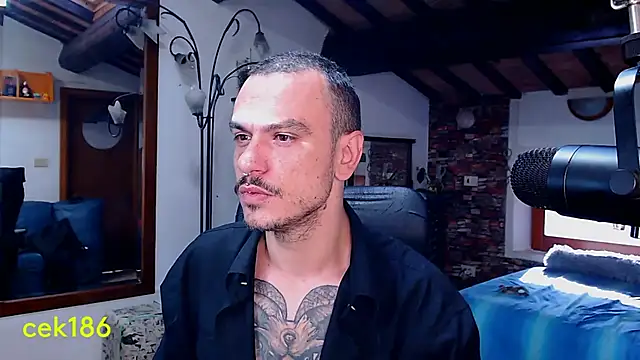 Snapshot of cek_186 chatting on 11/10/25, 08:46 cek 186 online show from 11/10/25, 08:46