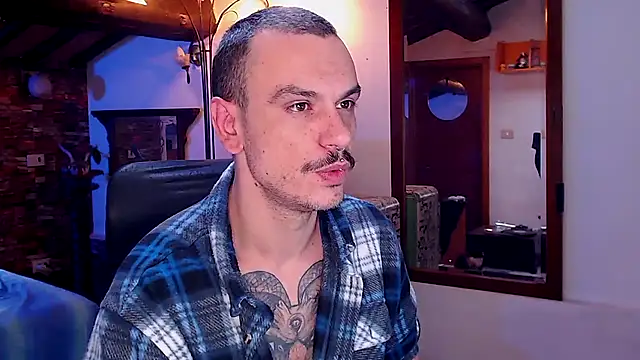 Snapshot of cek_186 chatting on 11/15/25, 08:33 cek 186 online show from 11/15/25, 08:33