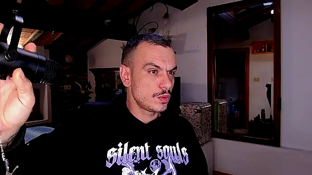 Snapshot of cek_186 chatting on 11/17/25, 08:42 cek 186 online show from 11/17/25, 08:42