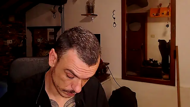 Snapshot of cek_186 chatting on 11/30/25, 08:13 cek 186 online show from 11/30/25, 08:13