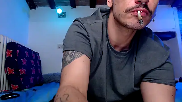 Snapshot of cek_186 chatting on 12/20/25, 07:43 cek 186 online show from 12/20/25, 07:43