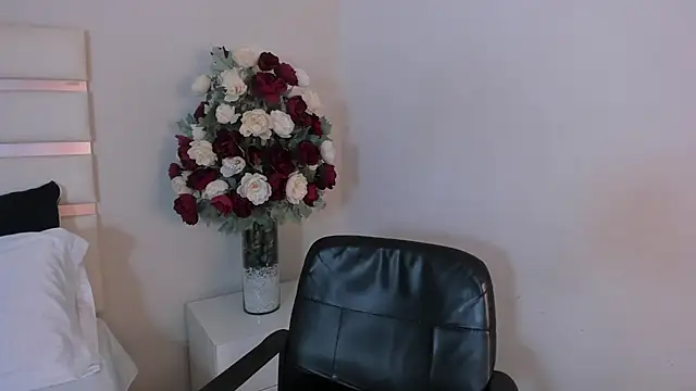 CamilaSofiia online show from 01/24/25, 10:41