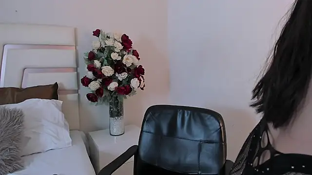 CamilaSofiia online show from 02/11/25, 07:27