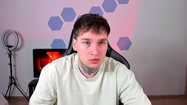 Chris Tyson online show from 12/17/25, 09:04