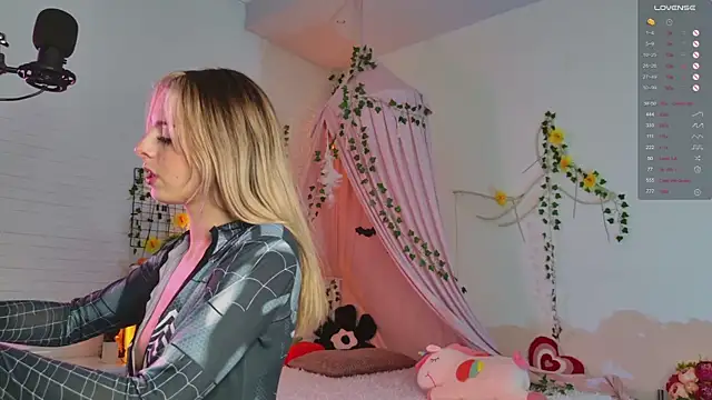 LoraaDoll online show from 01/11/25, 08:21