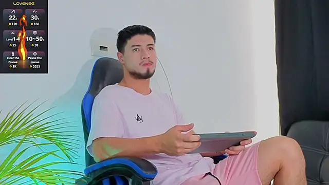 EdwardRoss  online show from 12/04/25, 08:28