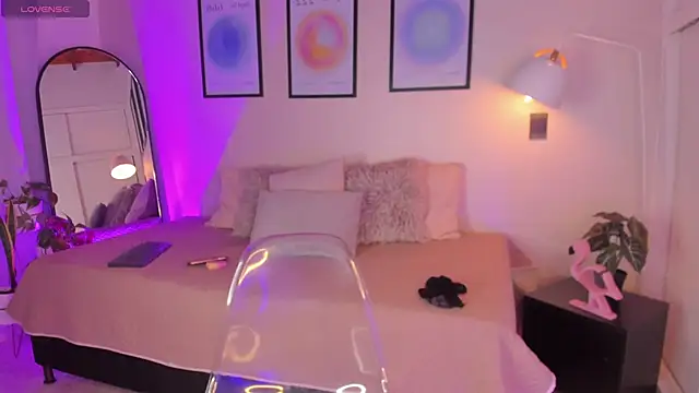 Snapshot of Arianabromw chatting on 04/13/26, 06:46 Arianabromw online show from 04/13/26, 06:46