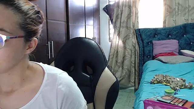 Snapshot of Kate_lorens9 chatting on 10/27/25, 12:20 Kate lorens9 online show from 10/27/25, 12:20