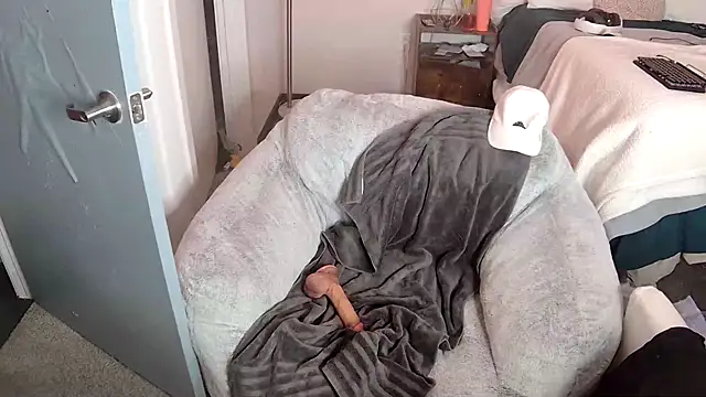 Snapshot of mistermouthy chatting on 09/16/25, 01:28 mistermouthy online show from 09/16/25, 01:28