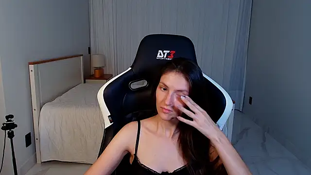 Snapshot of upssnowy chatting on 03/08/26, 02:04 upssnowy online show from 03/08/26, 02:04