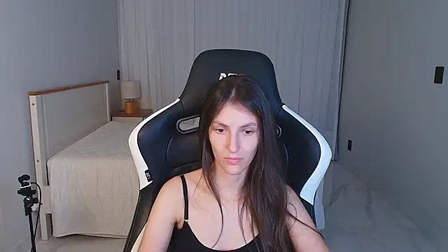 Snapshot of upssnowy chatting on 04/15/26, 12:06 upssnowy online show from 04/15/26, 12:06