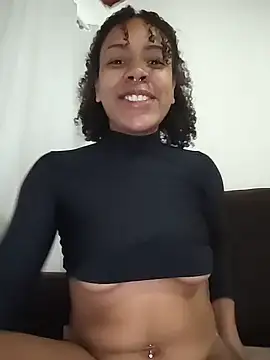 Julia Pretinha online show from 12/18/25, 12:22