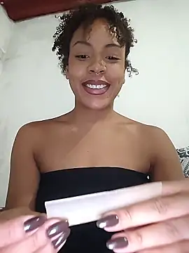 Julia Pretinha online show from 05/10/26, 01:00
