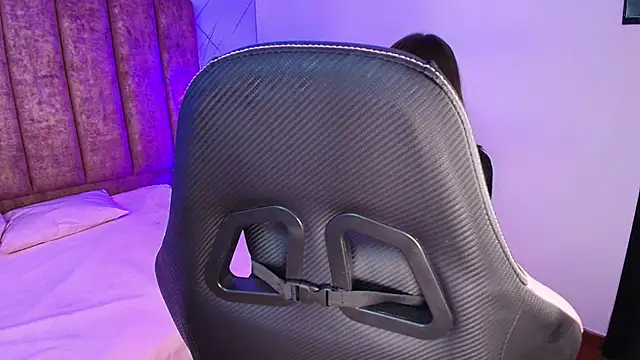 Fluffy Bubble21 online show from 11/30/25, 04:27