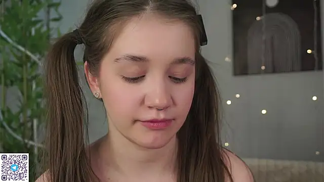 AmiLewis online show from 02/04/25, 04:15