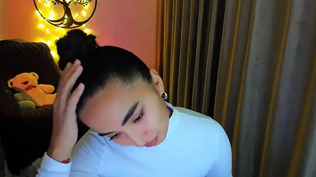 worldofkim online show from 11/28/25, 03:25