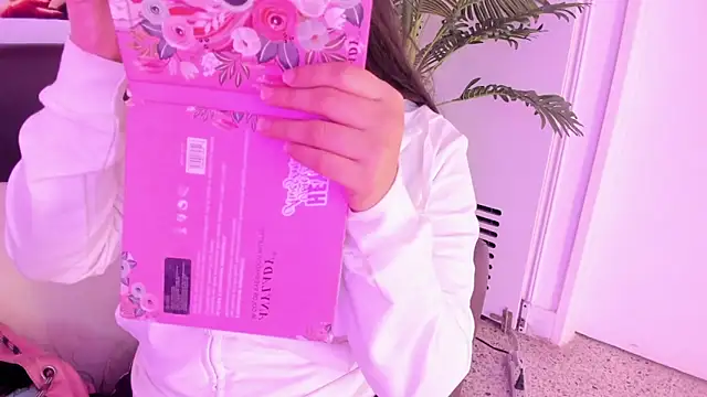 Snapshot of Miia_Thompsonn chatting on 12/27/24, 03:09 Miia Thompsonn online show from 12/27/24, 03:09