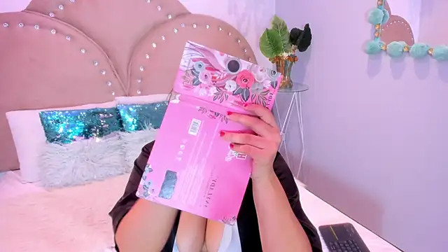 Snapshot of Miia_Thompsonn chatting on 09/30/25, 03:22 Miia Thompsonn online show from 09/30/25, 03:22