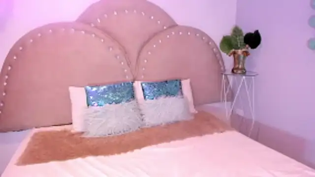 Snapshot of Miia_Thompsonn chatting on 03/23/26, 10:25 Miia Thompsonn online show from 03/23/26, 10:25