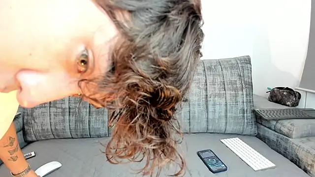 Snapshot of Adriien19 chatting on 12/20/25, 12:29 Adriien19 online show from 12/20/25, 12:29