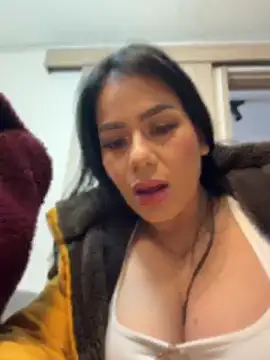Snapshot of Miah_gomez_ chatting on 04/18/26, 01:04 Miah gomez online show from 04/18/26, 01:04