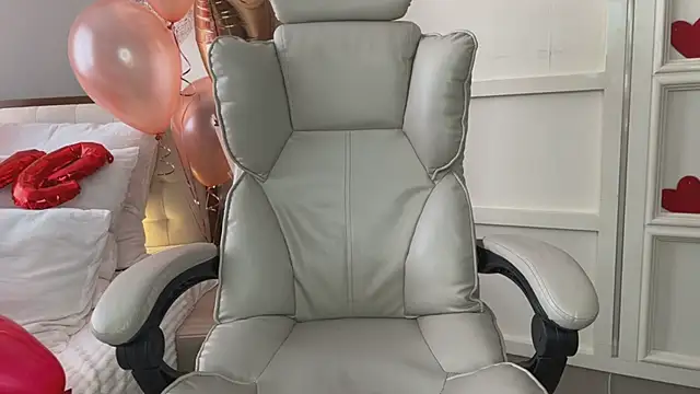 UrLillShy online show from 02/15/25, 07:27