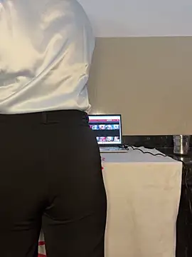 Miss  Malaika online show from 12/21/24, 06:52