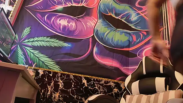 Luiza Hammer online show from 01/17/25, 02:28