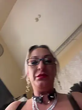 Snapshot of Luiza_Hammer chatting on 05/18/26, 12:55 Luiza Hammer online show from 05/18/26, 12:55
