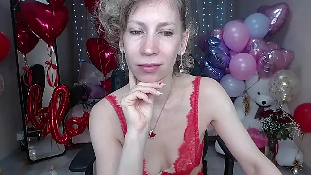 Snapshot of AdrianaSea chatting on 02/15/25, 04:03 AdrianaSea online show from 02/15/25, 04:03