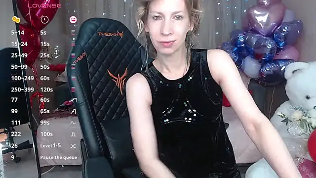 Snapshot of AdrianaSea chatting on 03/06/25, 04:19 AdrianaSea online show from 03/06/25, 04:19