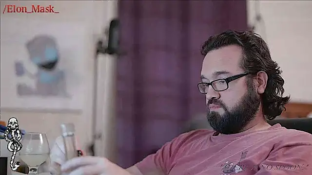 Snapshot of Seraph_De_La_Luna chatting on 01/01/25, 04:07 Seraph De La Luna online show from 01/01/25, 04:07