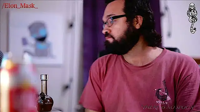 Snapshot of Seraph_De_La_Luna chatting on 01/04/25, 01:42 Seraph De La Luna online show from 01/04/25, 01:42