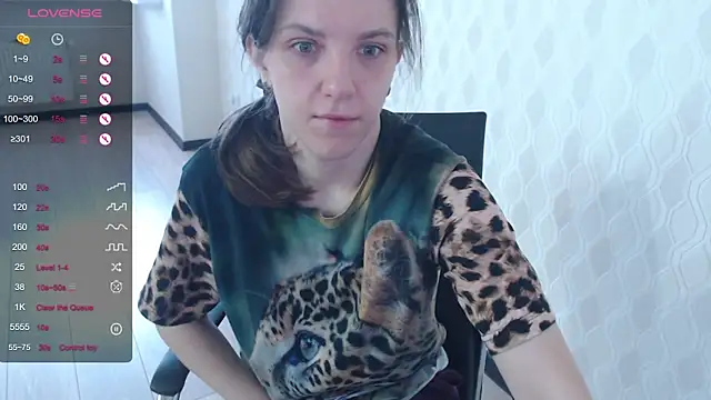 Snapshot of LisaHeart chatting on 12/22/25, 11:51 LisaHeart online show from 12/22/25, 11:51