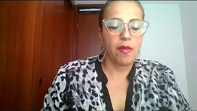Snapshot of RossanaLionheart chatting on 04/28/26, 12:54 RossanaLionheart online show from 04/28/26, 12:54
