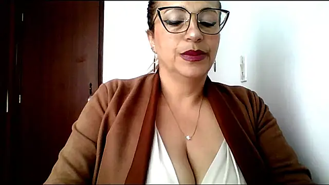 Snapshot of RossanaLionheart chatting on 07/09/26, 12:31 RossanaLionheart online show from 07/09/26, 12:31