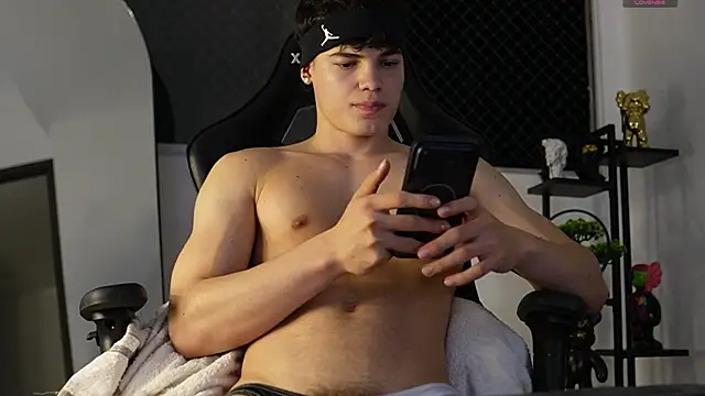 Max cortes1 online show from 10/27/25, 12:47