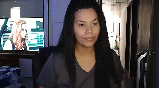 Snapshot of CarolinaRincon chatting on 12/15/24, 09:31 CarolinaRincon online show from 12/15/24, 09:31