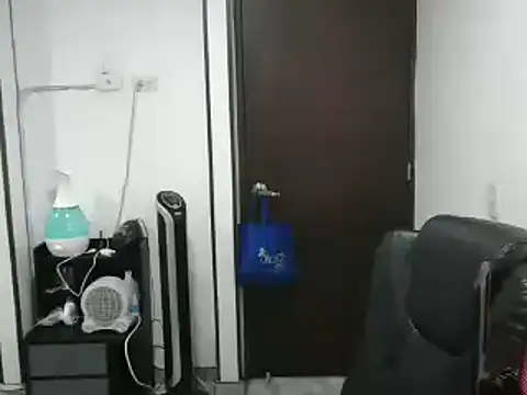 Snapshot of CarolinaRincon chatting on 03/06/25, 08:27 CarolinaRincon online show from 03/06/25, 08:27