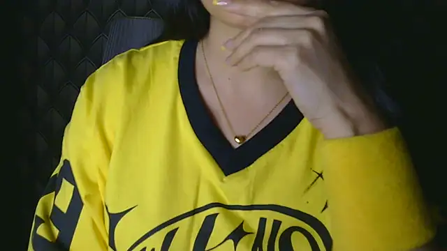 Snapshot of Mishika_Gill chatting on 06/25/26, 04:12 Mishika Gill online show from 06/25/26, 04:12