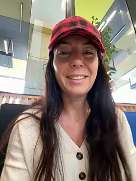 Snapshot of eveangelll chatting on 10/27/25, 07:45 eveangelll online show from 10/27/25, 07:45