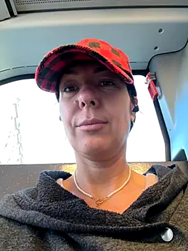 Snapshot of eveangelll chatting on 11/03/25, 08:04 eveangelll online show from 11/03/25, 08:04